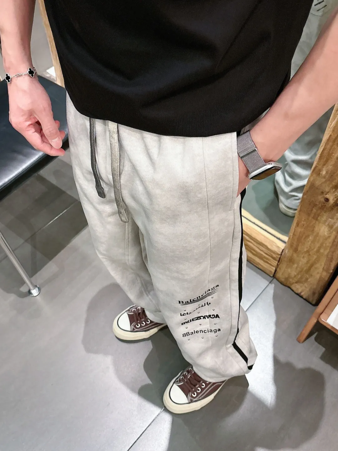 Balenciaga 🆕2026 Autumn and Winter New Arrival Casual Pants! The official website will be released simultaneously. Brand Classic LOGO casual pants, customized fabrics, excellent comfort and strong touch. Highly recognisable, perfect appearance and craftsmanship. Size:M-3XL